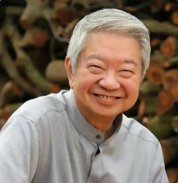 蔡澜说："什么是低端家庭？你去他们家吃一顿饭就知道了。所谓的低端家庭并不是生活困