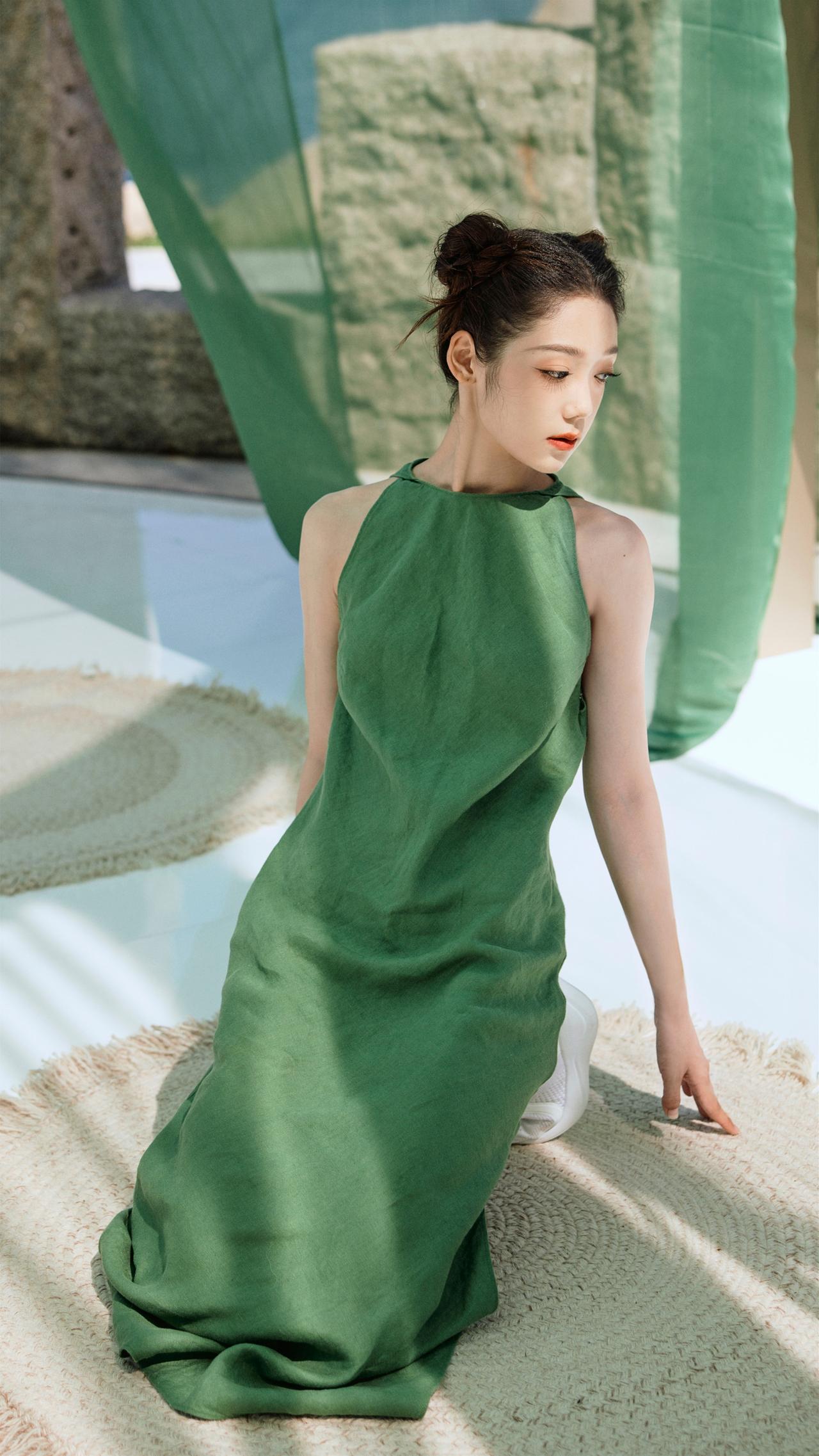 希林娜依高手机壁纸，悠闲恬静海边碎片少女感满满