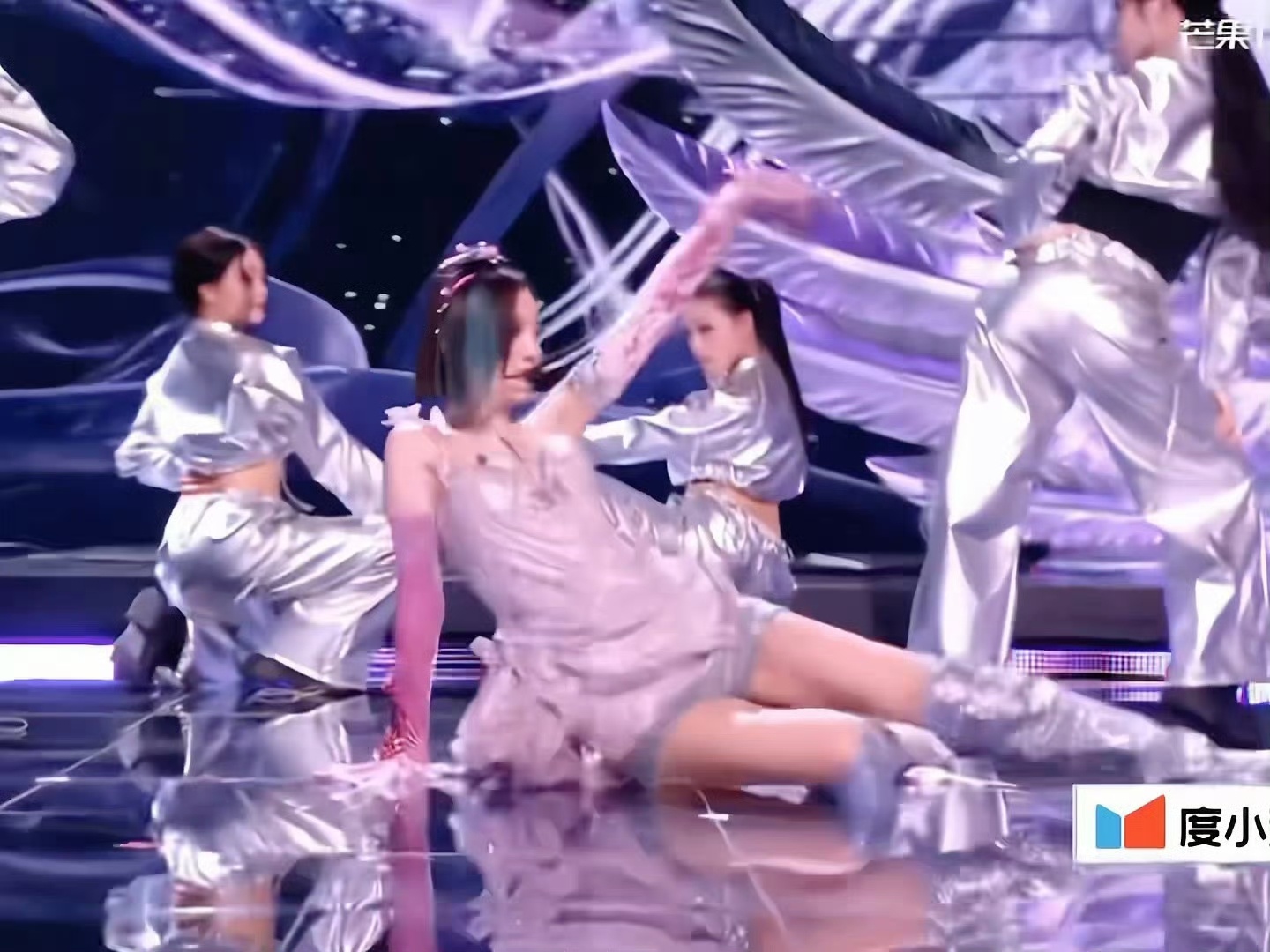 唐艺昕美人鱼摆尾唐艺昕美人鱼挪动一下尾巴 就这个摆尾，我能看一万遍！好绝！ 