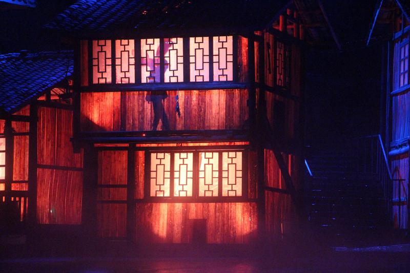 最近复旦大学教授王德峰的一段惊人言论，就像一把锋利的刀，划破了这个时代的繁华表象