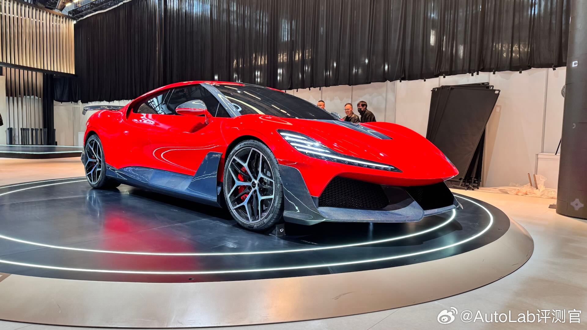 追觅星空计划的新车昨天正式在国内亮相了，此前在CES我们就拍过，你们觉得造型如何