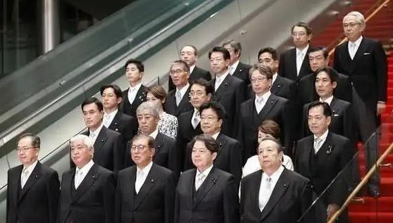 一位俄罗斯专家曾就当今中日形势发表看法：只要中国依旧不与日本交谈，对日本实施物资