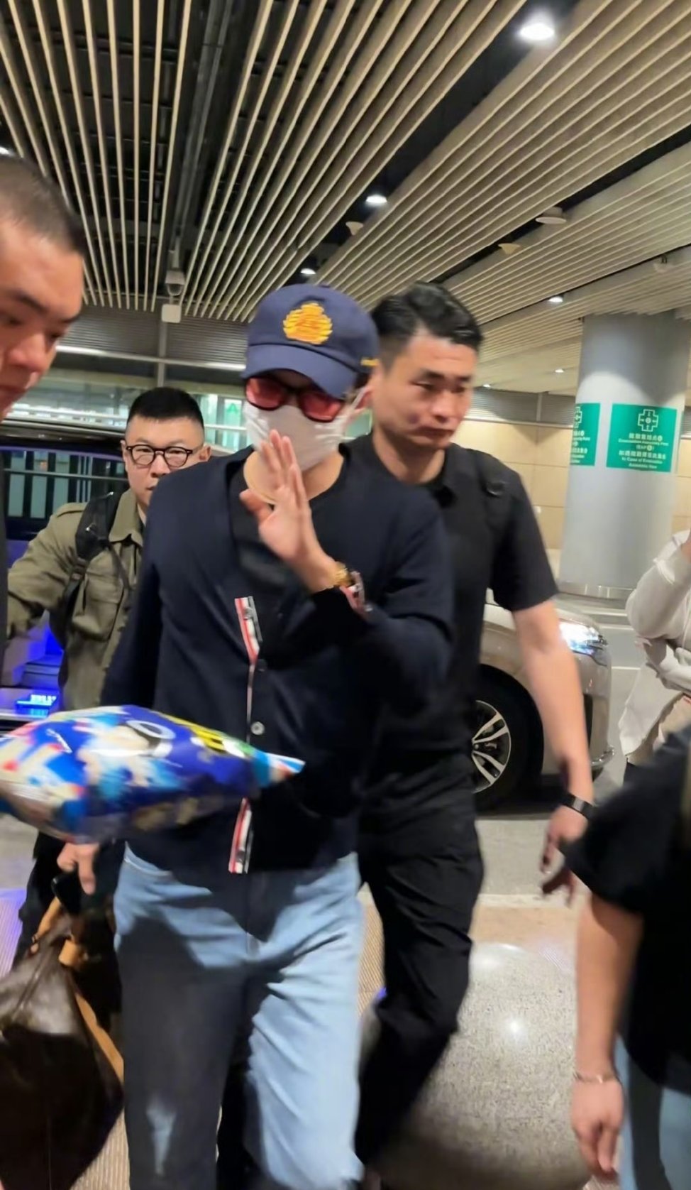 吴世勋婉拒浪味仙吴世勋：浪味仙吗？婉拒了哈[允悲] ​​​