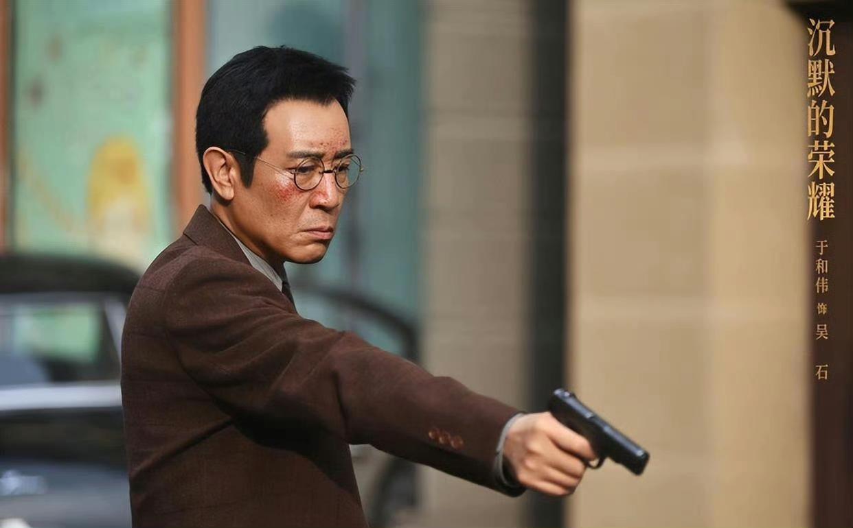 于和伟饰演的吴石将军，最打动人的在于他就是一个普通人，他也“怂”和不完美。

他
