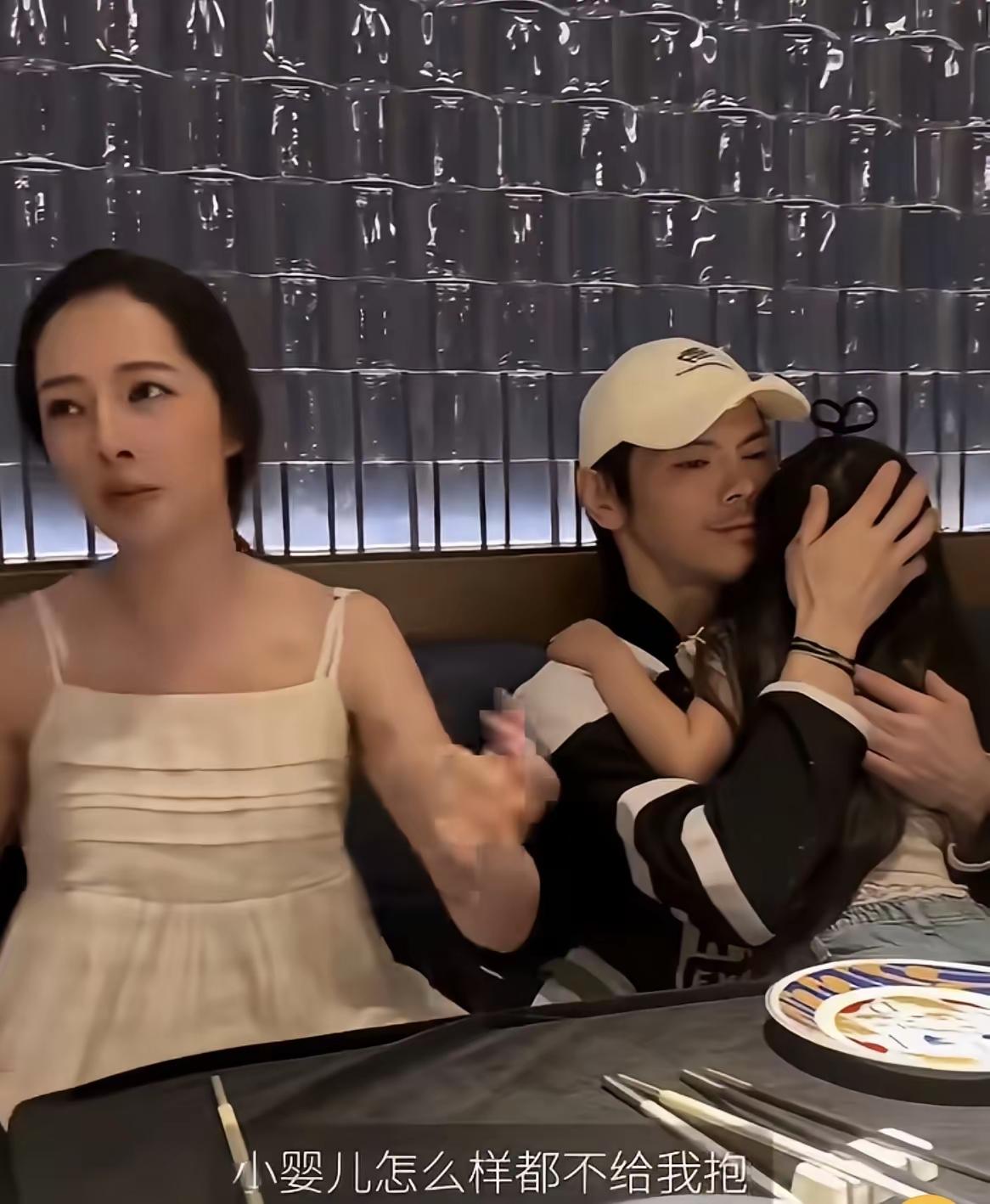 向佐郭碧婷私下对话曝光，褪去豪门光环，普通奶爸模样戳中无数父母
 
一段郭碧婷与