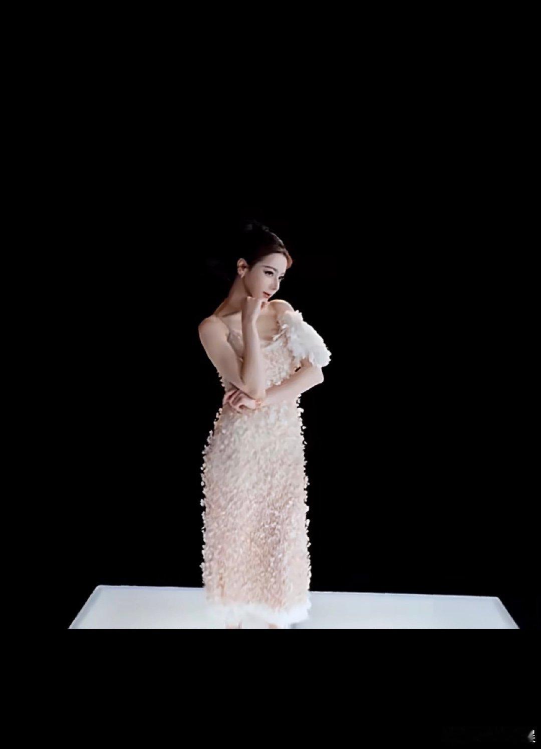 终于等到迪丽热巴的vogue子弹时间迪丽热巴的vogue子弹时间视频迪丽热巴的v