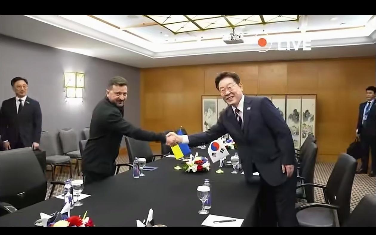 列席北约峰会的韩国总统李在明7月8日宣布，将向乌克兰提供1亿美元的综合援助方案，