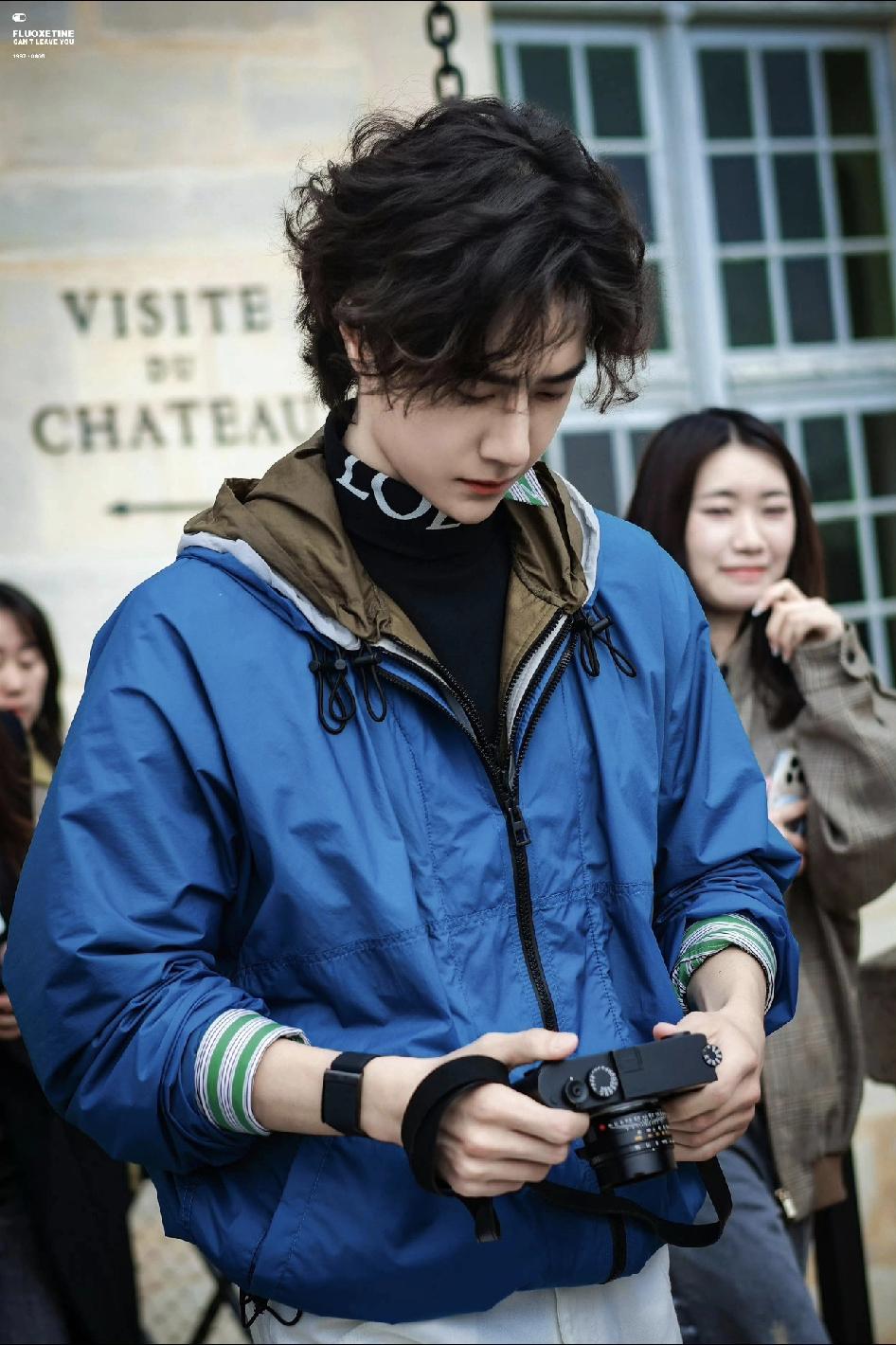 超凡脱俗的帅！这大长腿这黄金身材比例！女娲的炫技之作不是随便说说的！完美的王一博