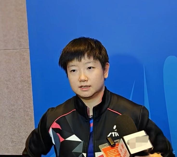 孙颖莎回应全运会开门红赛前刘炜珊还说，第一轮最好别抽到莎莎，但没想到首站碰到一块