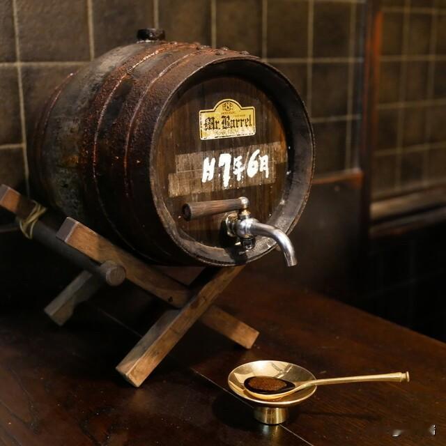 在日本大阪，一家咖啡店出售一杯存放了30年的咖啡，售价约为650美元。

这家咖