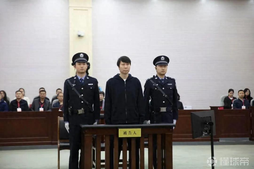 不出意外，李铁很有可能要被判死缓！
陈戌源涉案8103万元就被判了无期徒刑，李铁