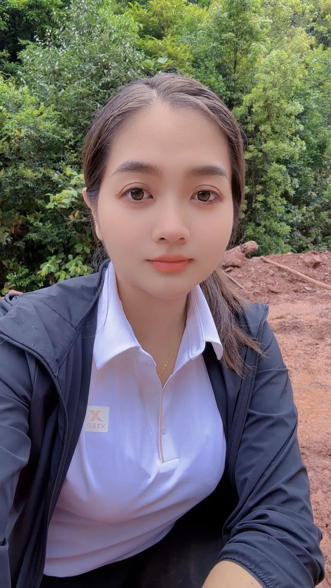 在泥泞中抬脚 ，在风雨中成长 ，在沉默中努力 ，在崩溃中前行！每次一个...