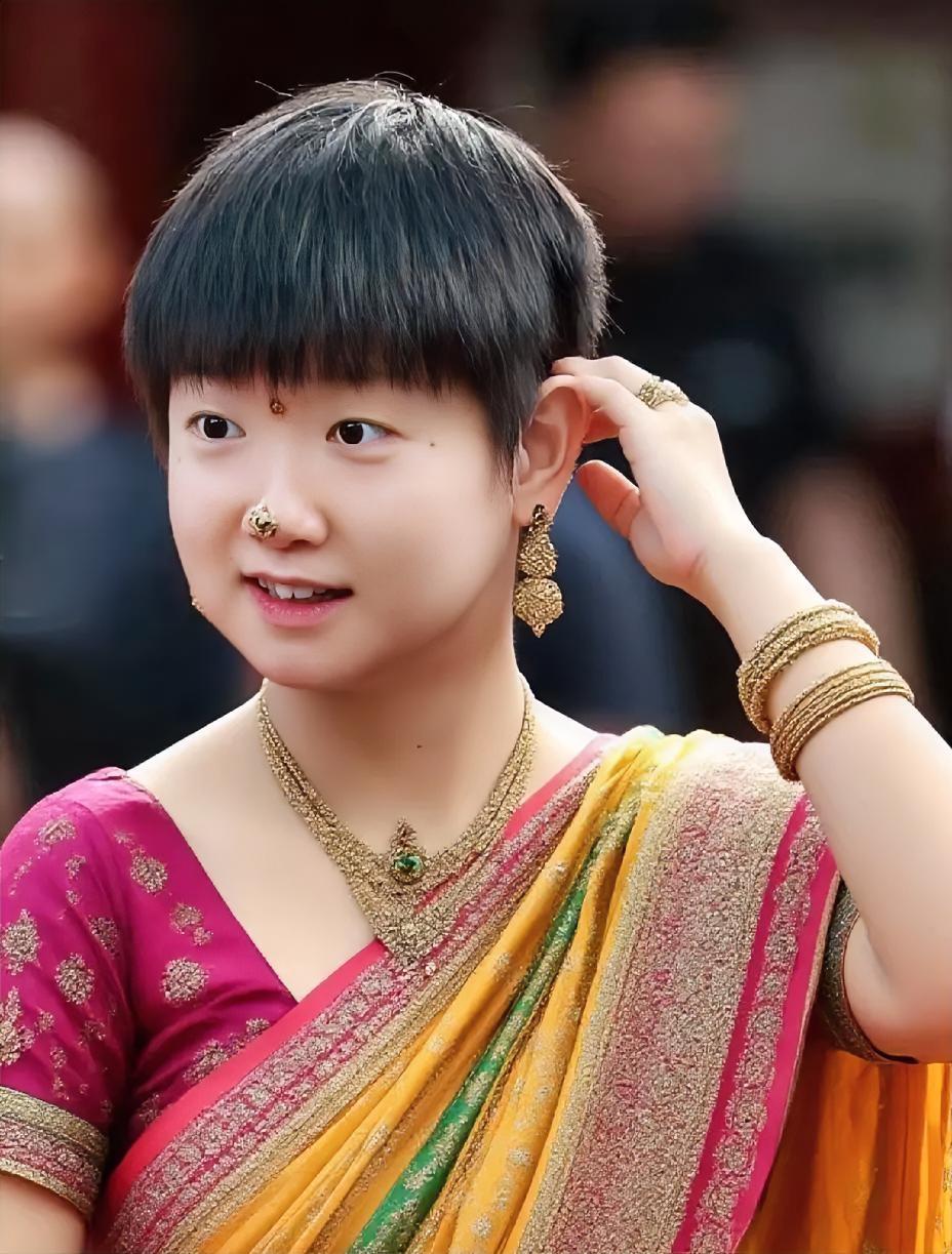 完了完了，
虽然亚锦赛结束了，
但是球迷们还没从印度神曲中回过神了，
看完他们把
