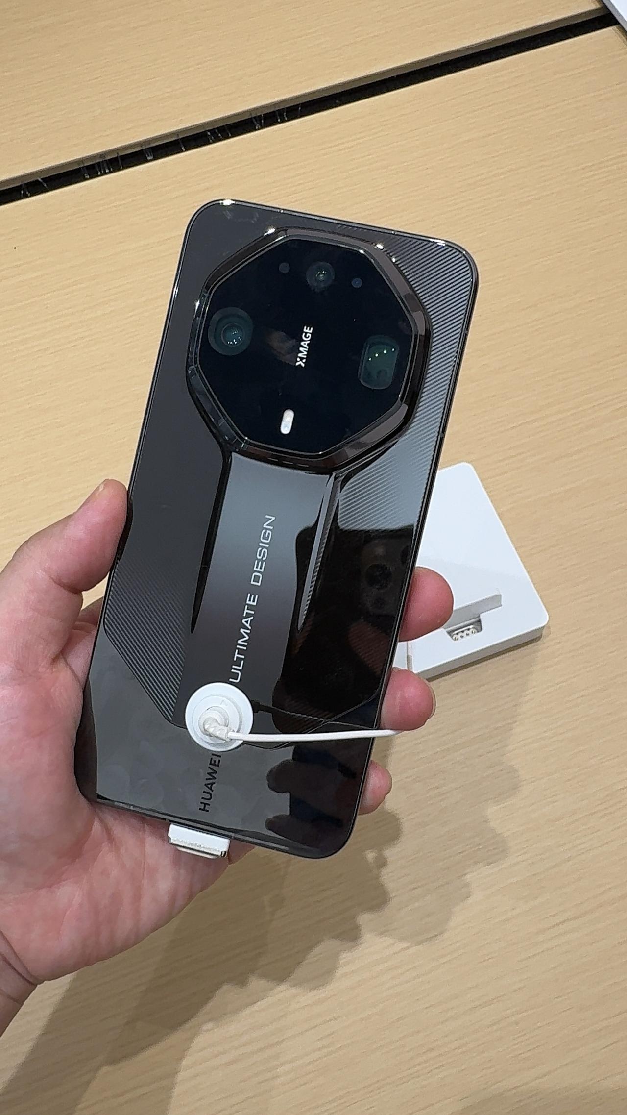 还是喜欢华为Mate90 RS非凡大师~