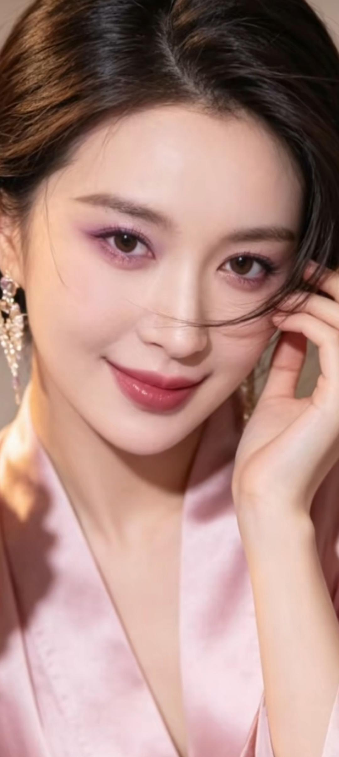 优雅粉裙，甜美笑容，温柔似水，仙女下凡