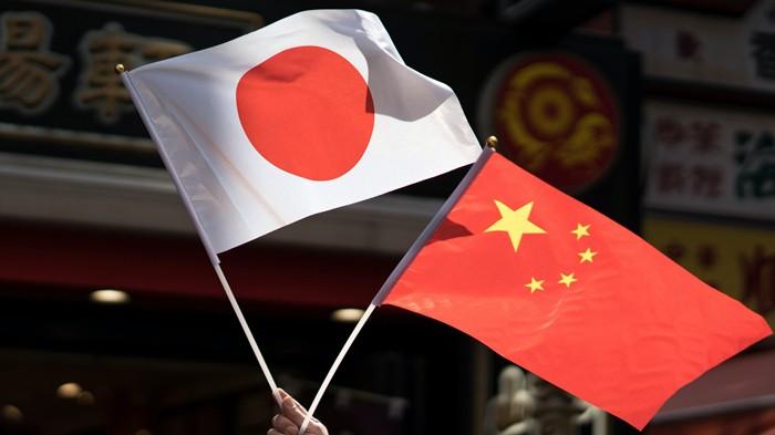 民意 之上：日本负面 情绪正在南西方向变成导弹阵地 。
时间走到现在这个节点上，