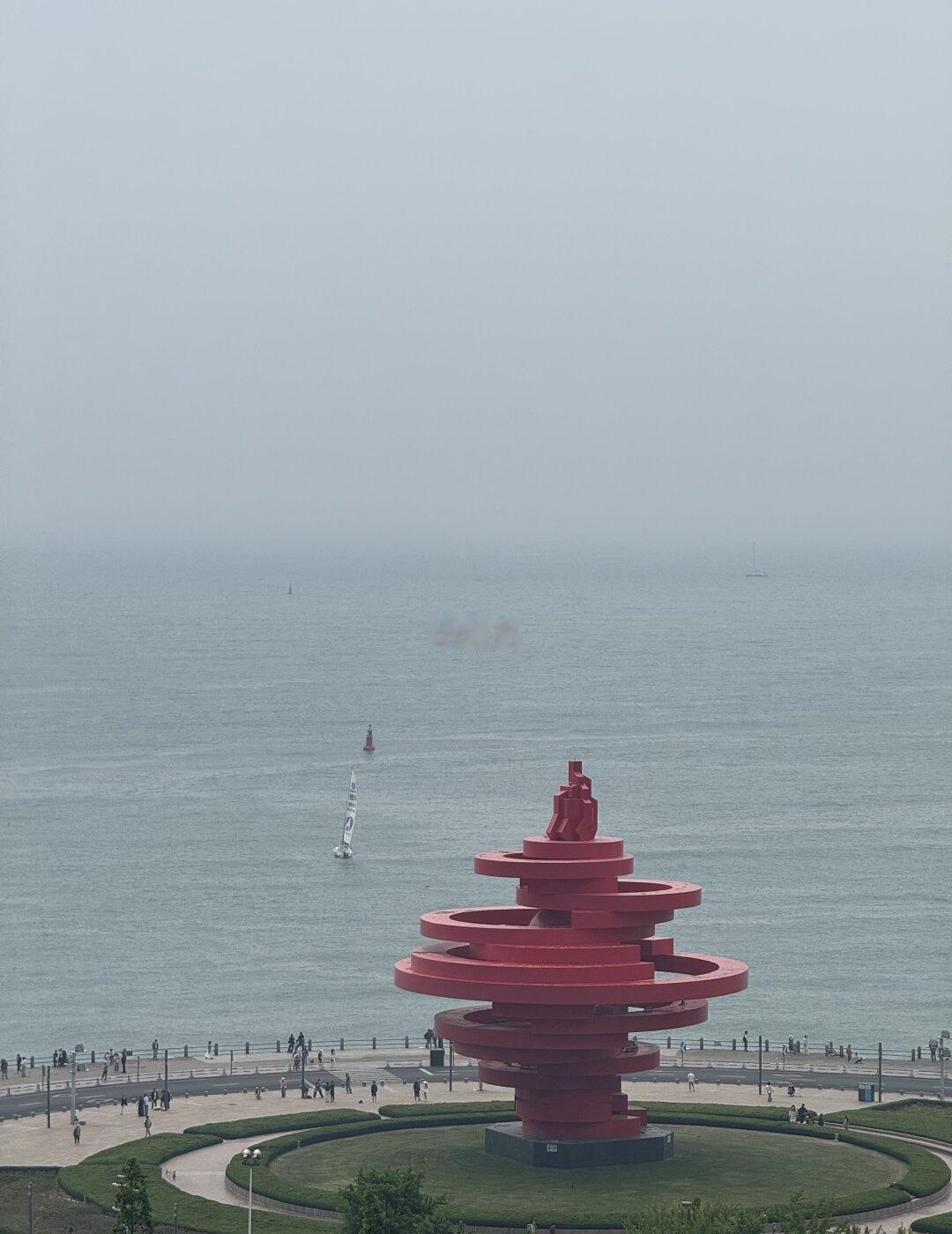 青岛天塌了
来了几天几天天气都不好大海啊大海 青岛