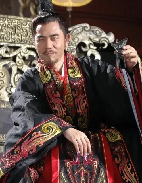 什么是推恩令呢？直白点说是这样的。推恩令之前，你是河南王，你死了之后，你的嫡长子