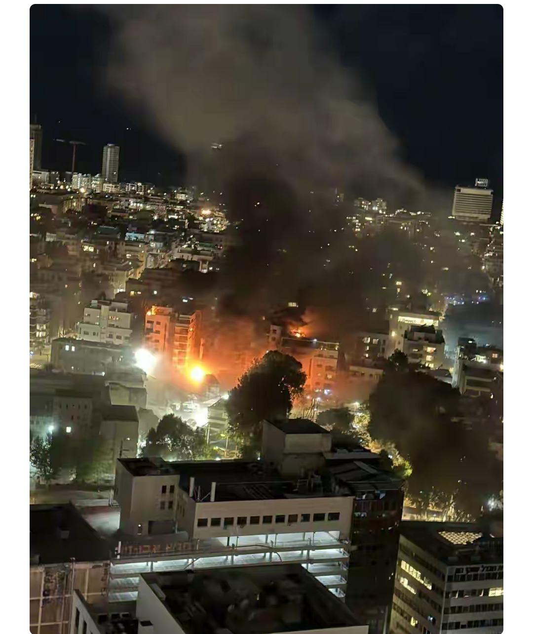 不再隐忍！伊朗精准打击以军总参谋部，硬碰硬的反击来了！

 
当地时间，伊朗动用