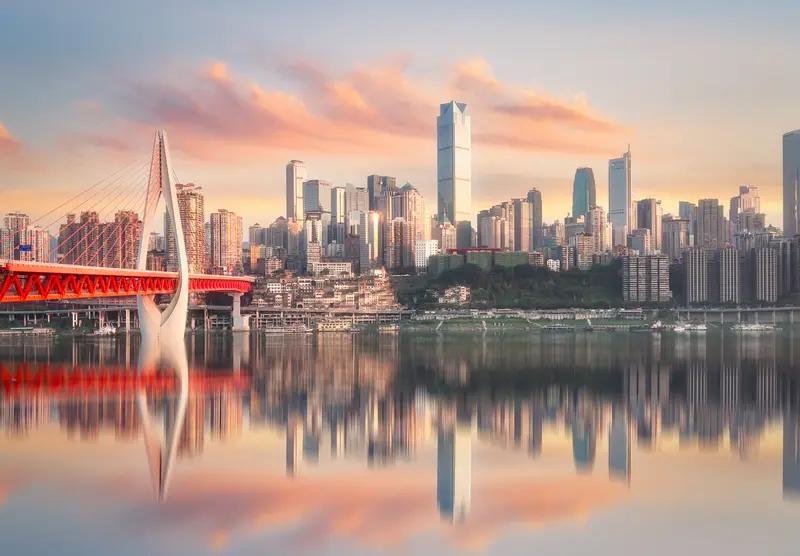 谢霆锋来重庆吃横菜这事儿太有意思了！近日他戴着黑帽口罩出现在较场口老面馆，开启美