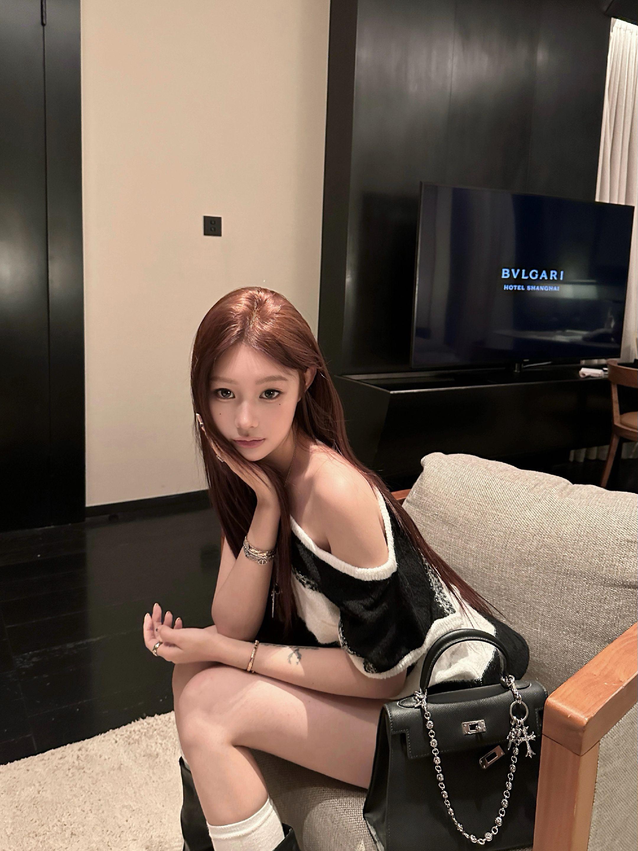 一年要有365套衣服才可以。