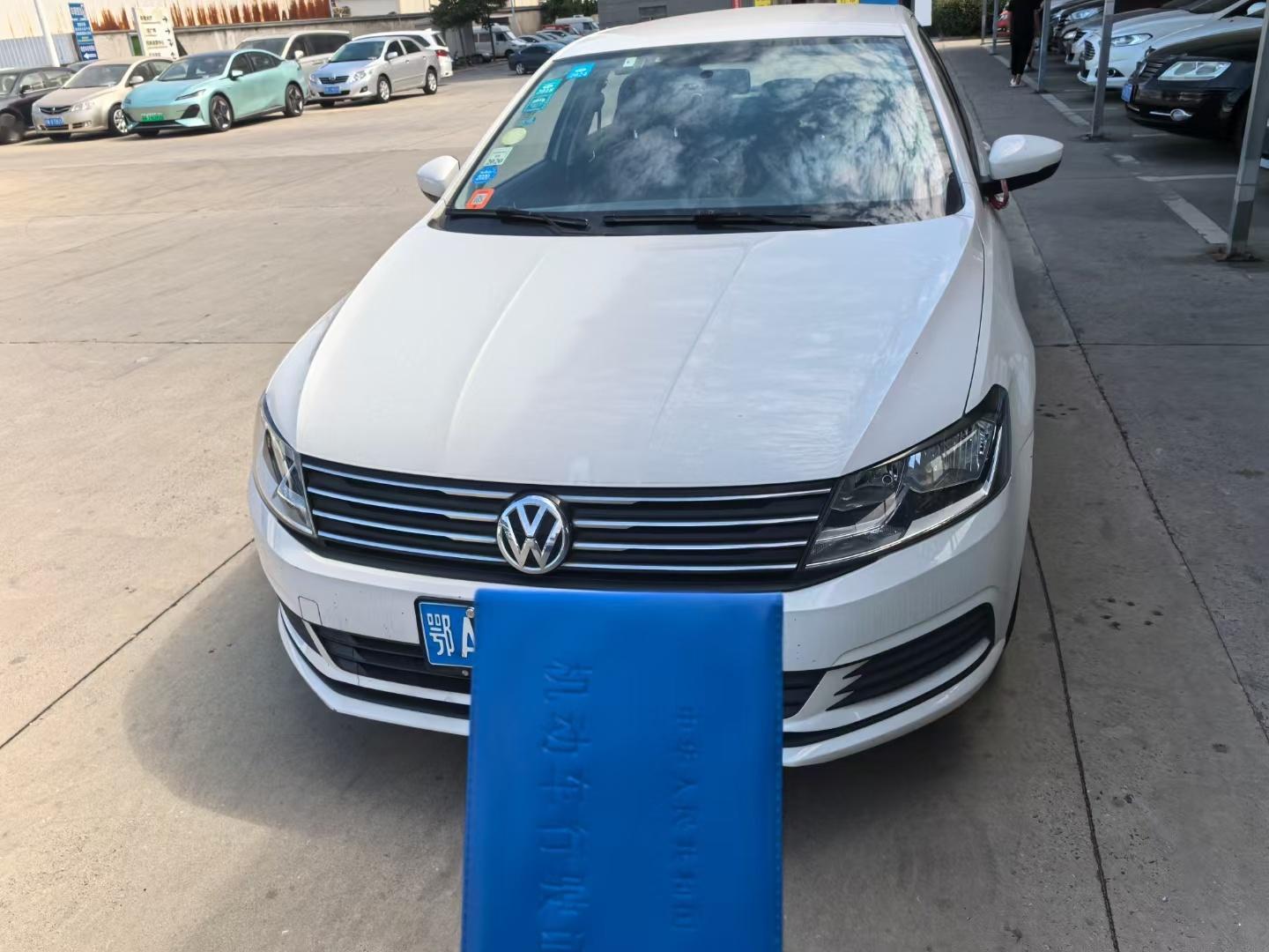 今日上午拿下 2016年上牌大众朗行1.6L自动，全车原版原漆，一手车12万多公