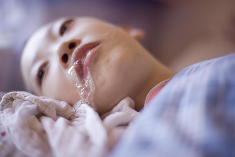 相由心生！你所说的其实就是相学与心理学的结合，也就是所谓的“相由心生”。眼珠子四