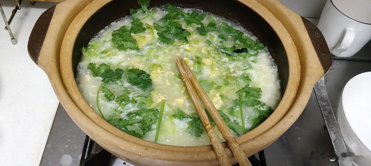 这几天尿比较少，我也很害怕宫颈癌术后放化疗后遗症，输尿管再次梗阻，肾积水，每天提