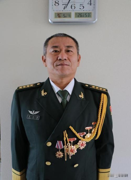 2014年，一辆步战车出现故障，厂家维修报价20万元。就在这时，一名人员检查后仅