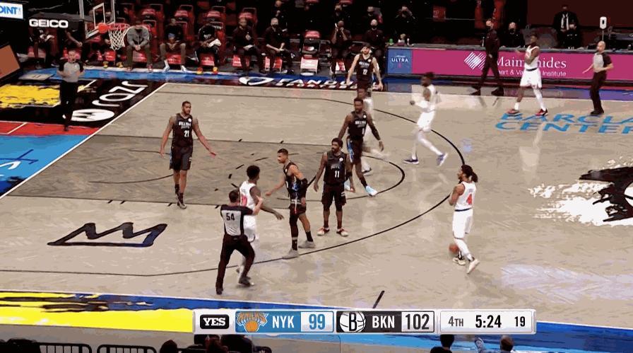 突发！篮网比赛又起冲突，双方互喷垃圾话

4月6日，NBA常规赛尼克斯对决篮网。