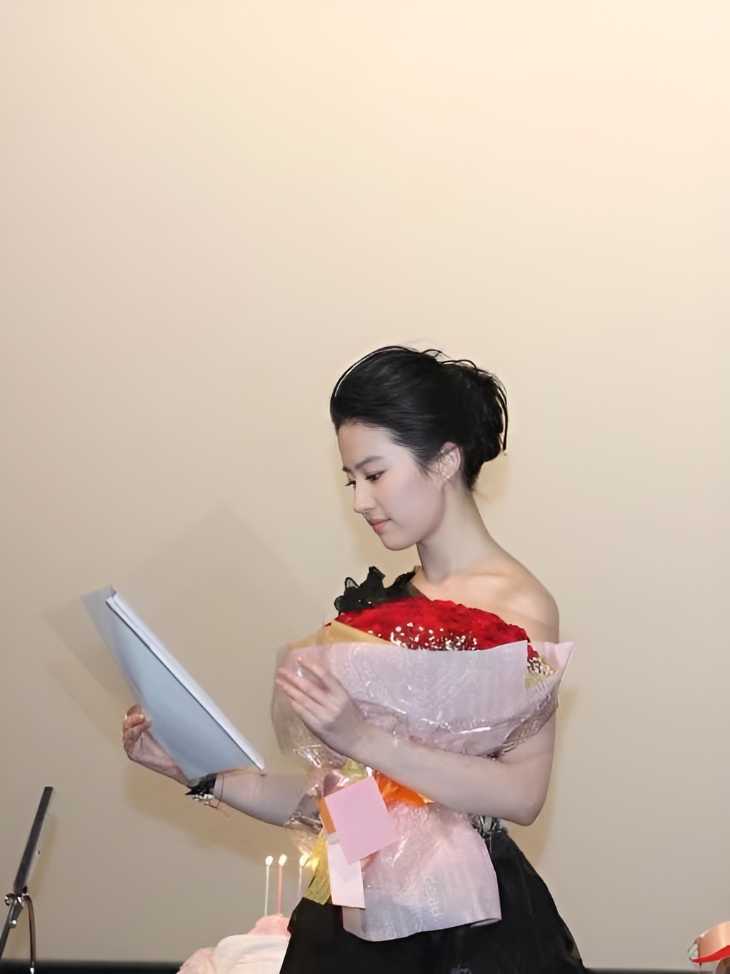 又快要过生日了，宝贝今年俺们的生日大屏要做100个给你哦刘亦菲