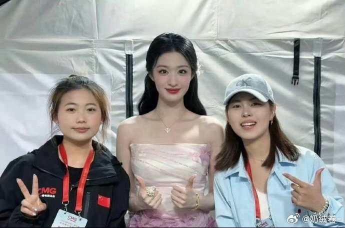 说王楚然很大只也没错，但看这骨骼和五官也是个大美女啊 