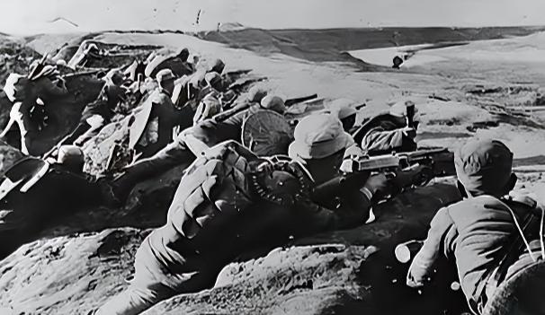 1942年，朱家岗战斗，新四军神射手孙存余发现有日军狙击手在打冷枪。但日寇的狙击