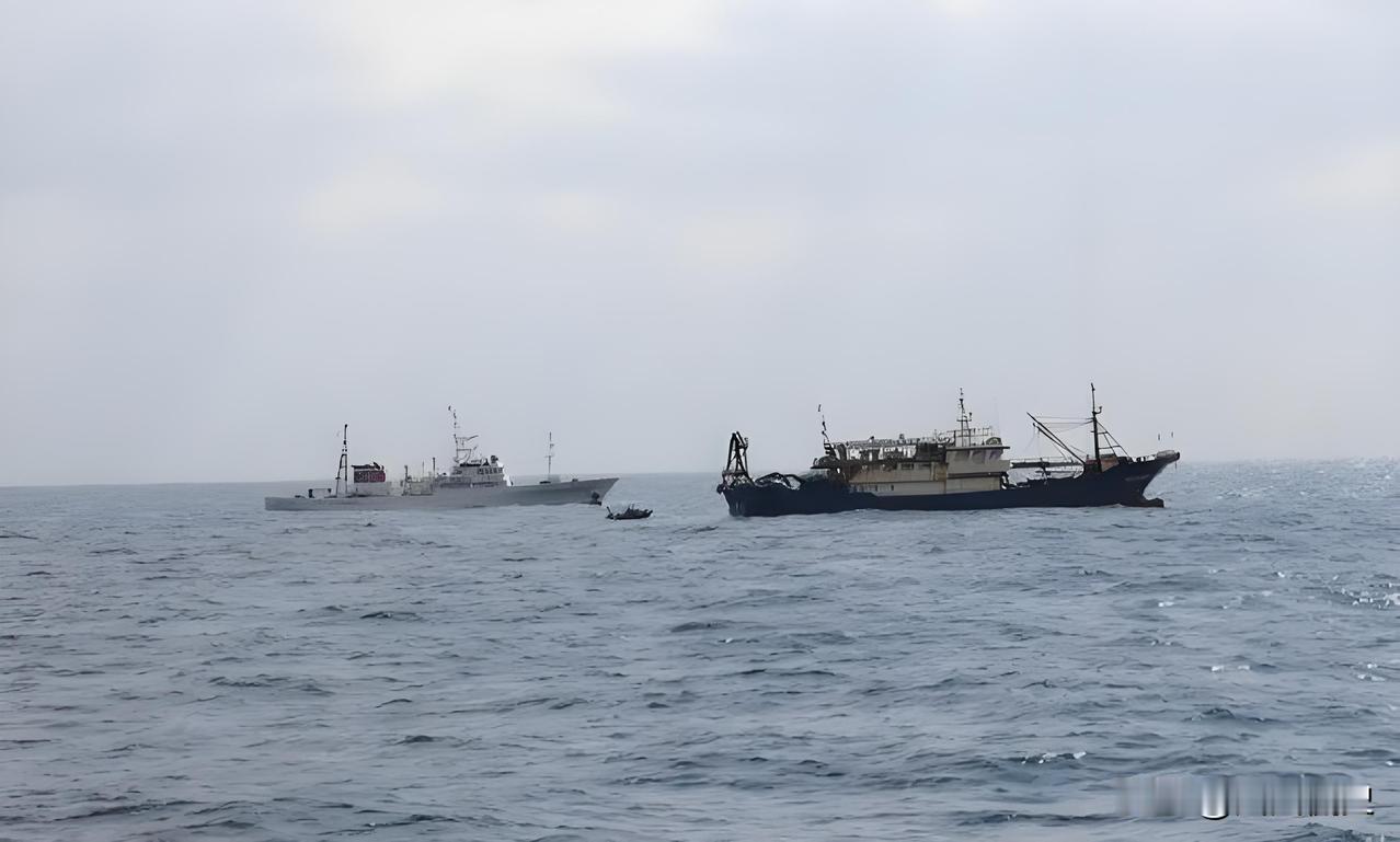 被扣中国船长，连夜回国！很多人以为，日本是收了巨额罚款，按法律流程办事。错了！真