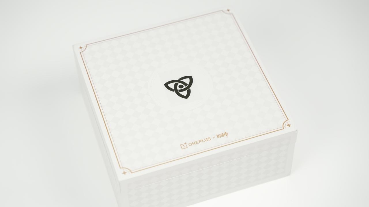 一加Ace2 Pro原神派蒙主题礼盒图赏

提到原神，很多人都会想到一加，特别是