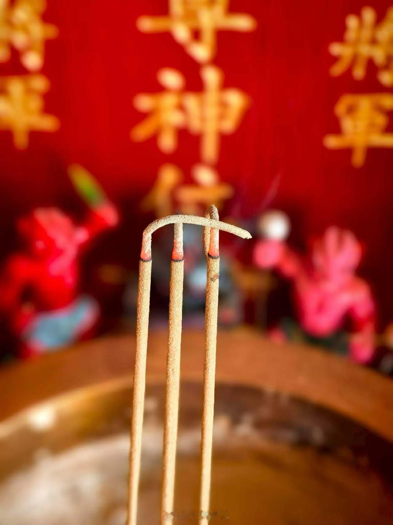 无论男女，姻缘千万不要去求，是你的他迟早会来，不是你的你还要，那就消耗你的元气，