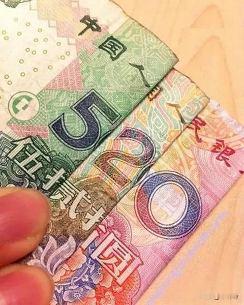【火“人民币‘抱紧’国债大腿，开启‘稳如泰山’新时代？一场货币革命正在上演！”】