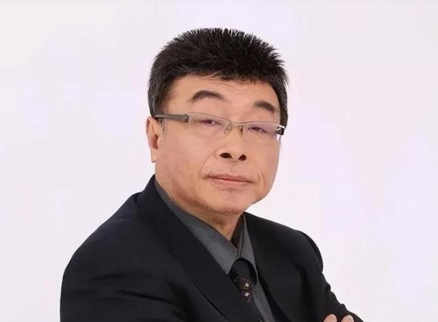 台湾地区知名评论员邱毅：“倘若中国人民解放军踏上中国台湾的土地，中国台湾军队极有