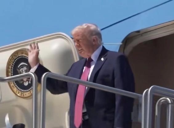 韩国中立吗？听说韩国要搞国防自主，先去韩国打两巴掌，再吸口棒子血。特朗普到中国来