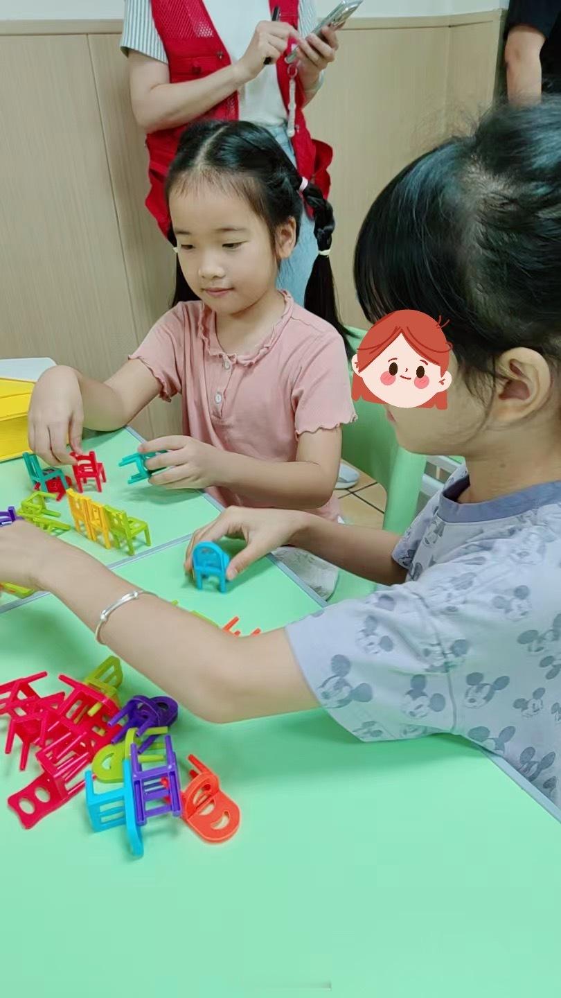 孩子休息了一个周末，今天又要上学啦今天7点多一点就起床了说平时上幼儿园会赖床，现