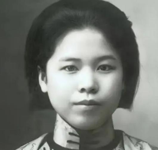 1947年，特务们将杨虎城的夫人谢葆真牢牢捆住，又用针头扎进她的大腿，谢葆真顿时