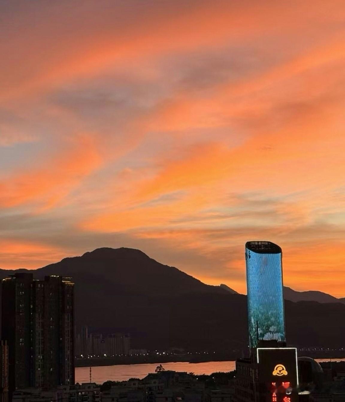 你有没有发现？
有的地方不怕台风但是怕暴雨。

台风往往会对海上和江上作业的船只