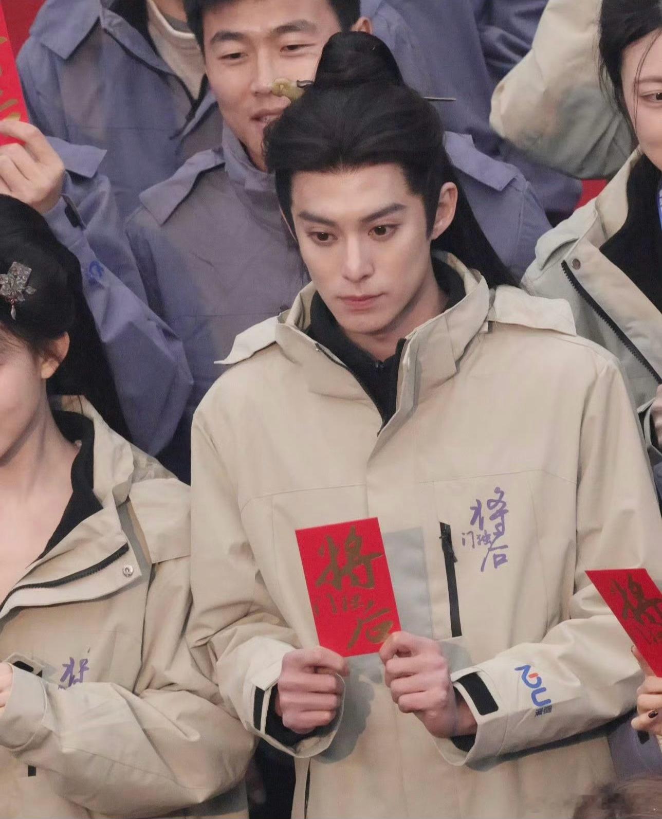 王鹤棣、孟子义今日《将门毒后》开机路透生图，符合你心中的谢景行和沈妙吗？ 