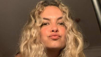 就这样……“突然”😪💔*Lua Blanco-39-巴西*备受喜爱的受欢迎女
