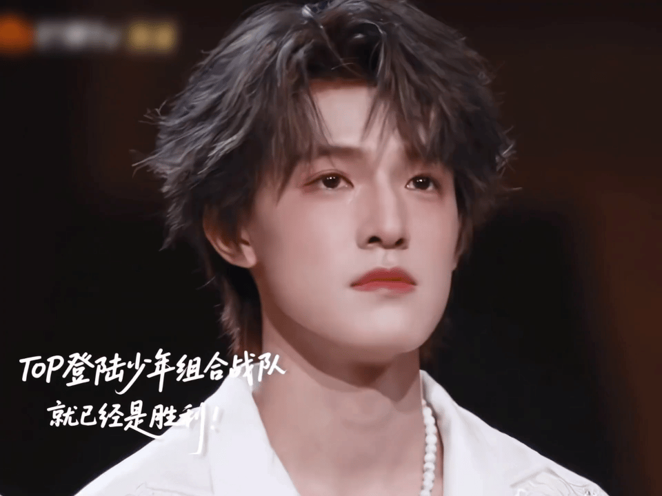 张泽禹哭了 是会被粉丝感动的心软软的张泽禹啊[可怜] ​​​