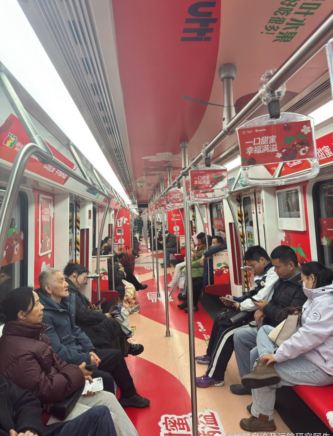 网友：2026-02-16日除夕
P1-2：17点30分长沙地铁2号线袁家岭→火