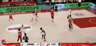 中国男篮中锋徐昕真是太让人揪心了！在今天中国男篮主场迎战塞尔维亚KK FMP的二