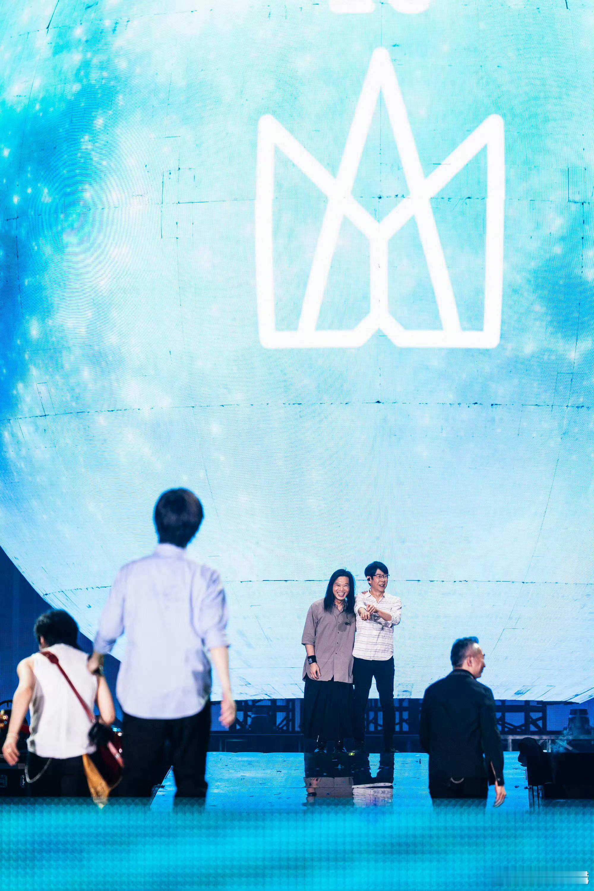 五月天休团五月天休团了暂别巡演开启休团时光，专心打磨第十张专辑，短暂分开是为更好