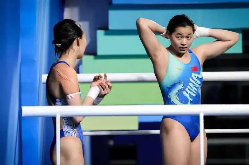 陈芋汐隔空喊话全红婵：期待携手重返巅峰

在近日的一场新闻发布会上，当媒体问及全