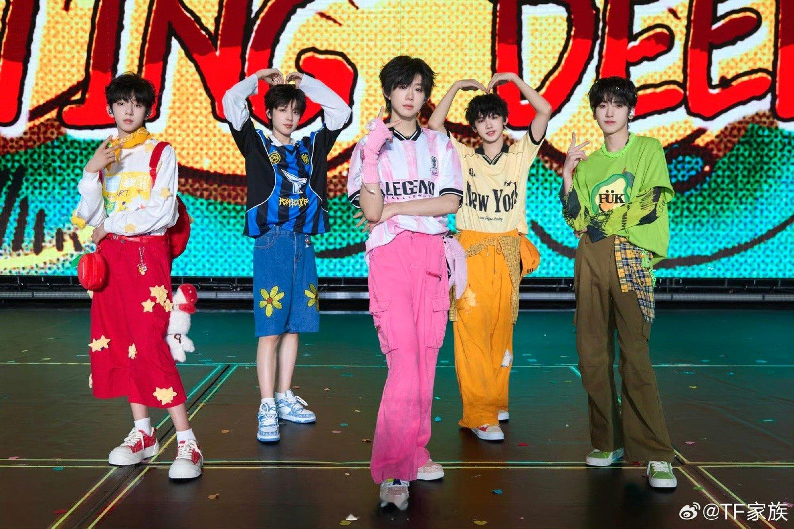 TF四代新剧开机上班心心念的电视剧终于要开机了，看到TF四代开机应援，隔着屏幕都